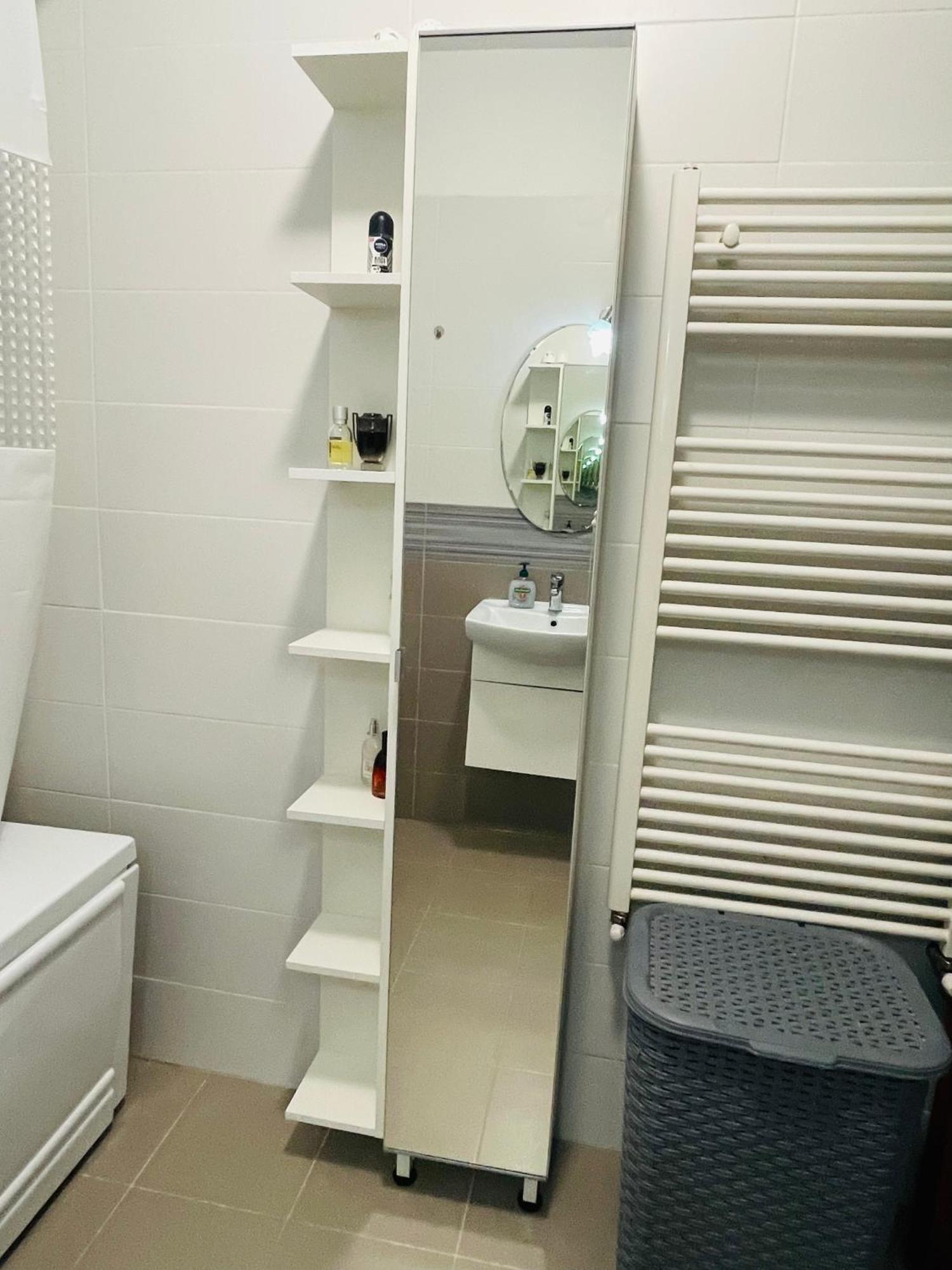 Cozy Apartment With Free Parking Cluj-Napoca Exteriör bild